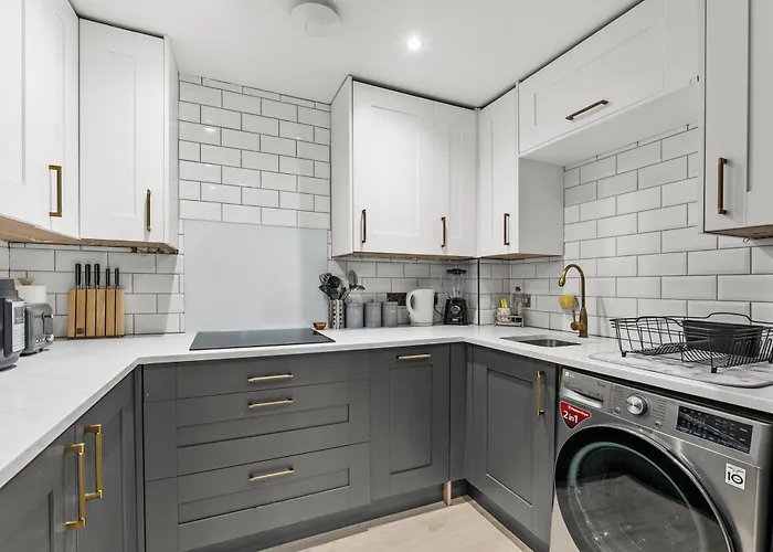 Stylish 2-Bedroom Retreat In Southampton