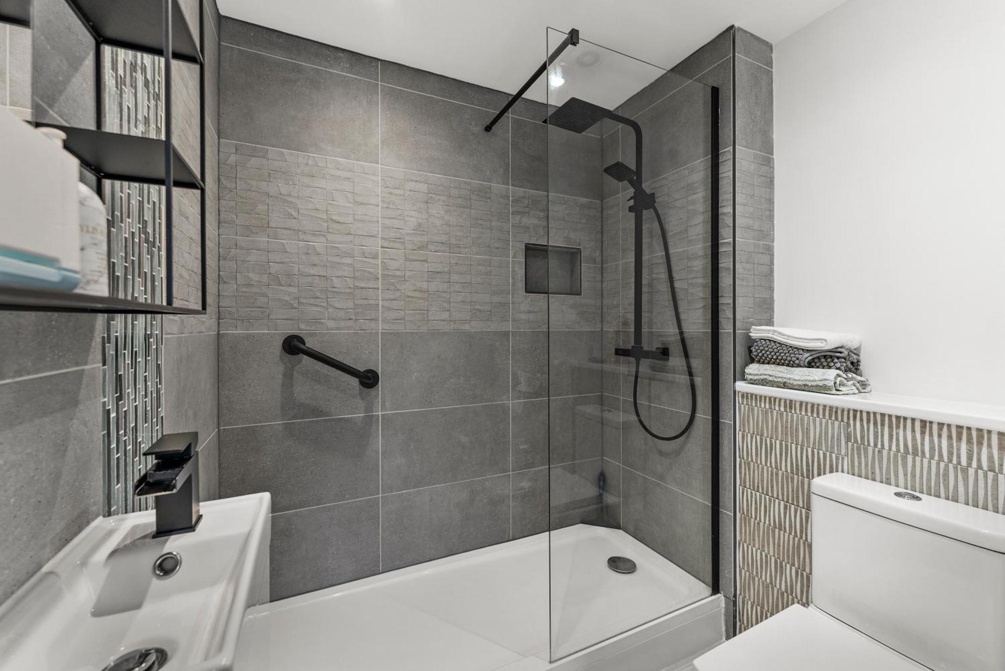 Stylish 2-bedroom Retreat In *