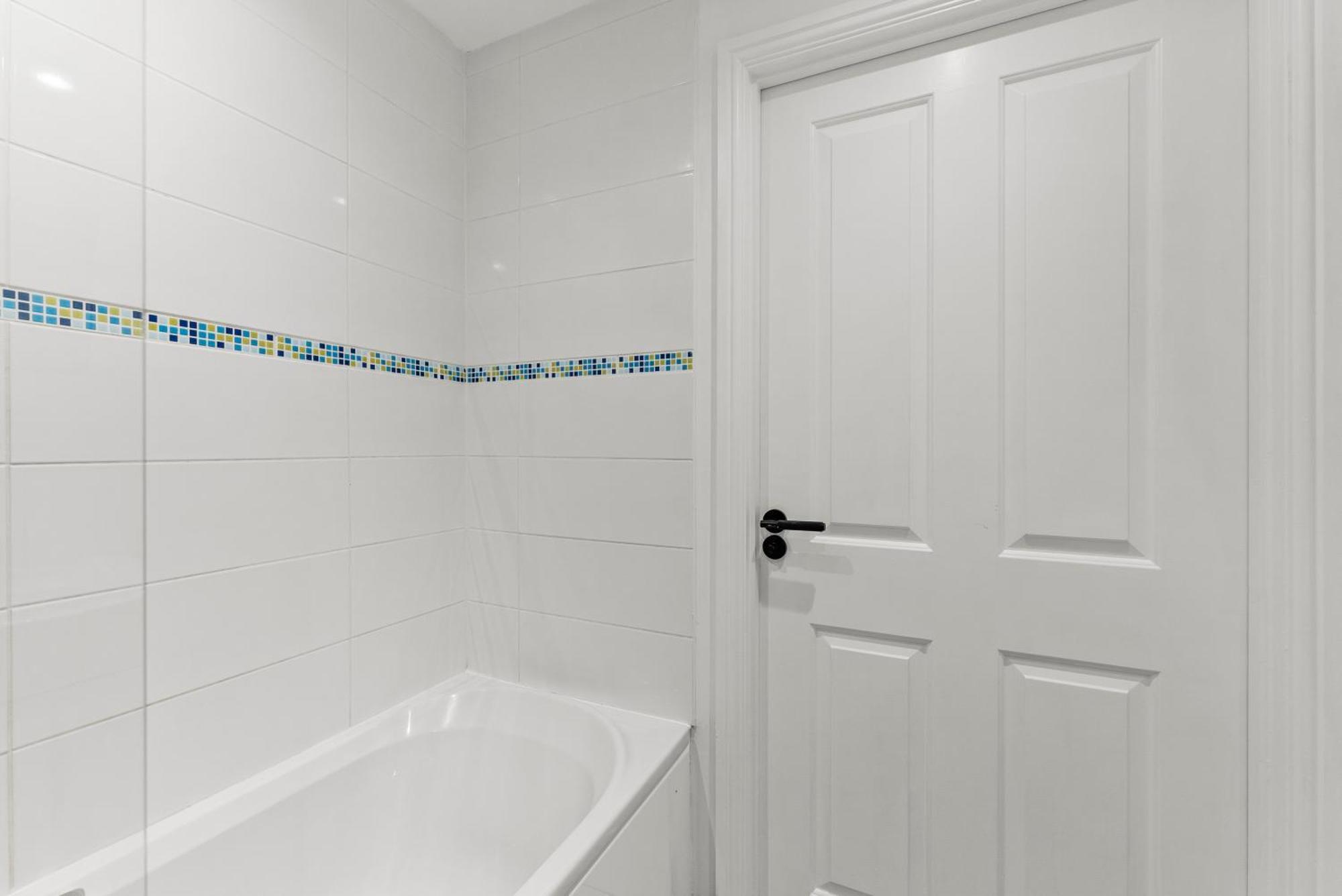 Stylish 2-bedroom Retreat In Apartment *