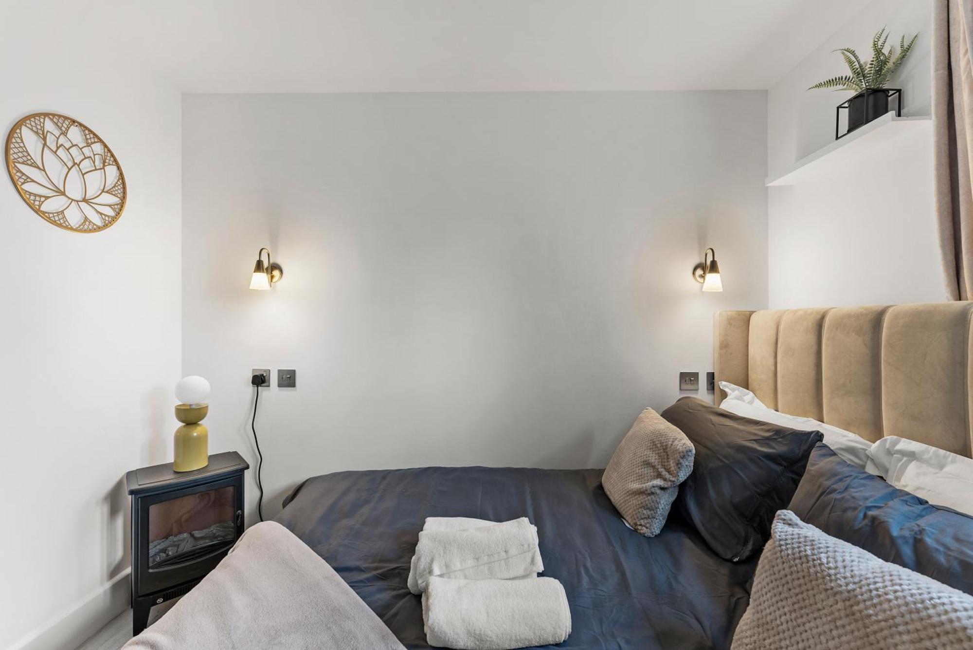Apartment Stylish 2-bedroom Retreat In