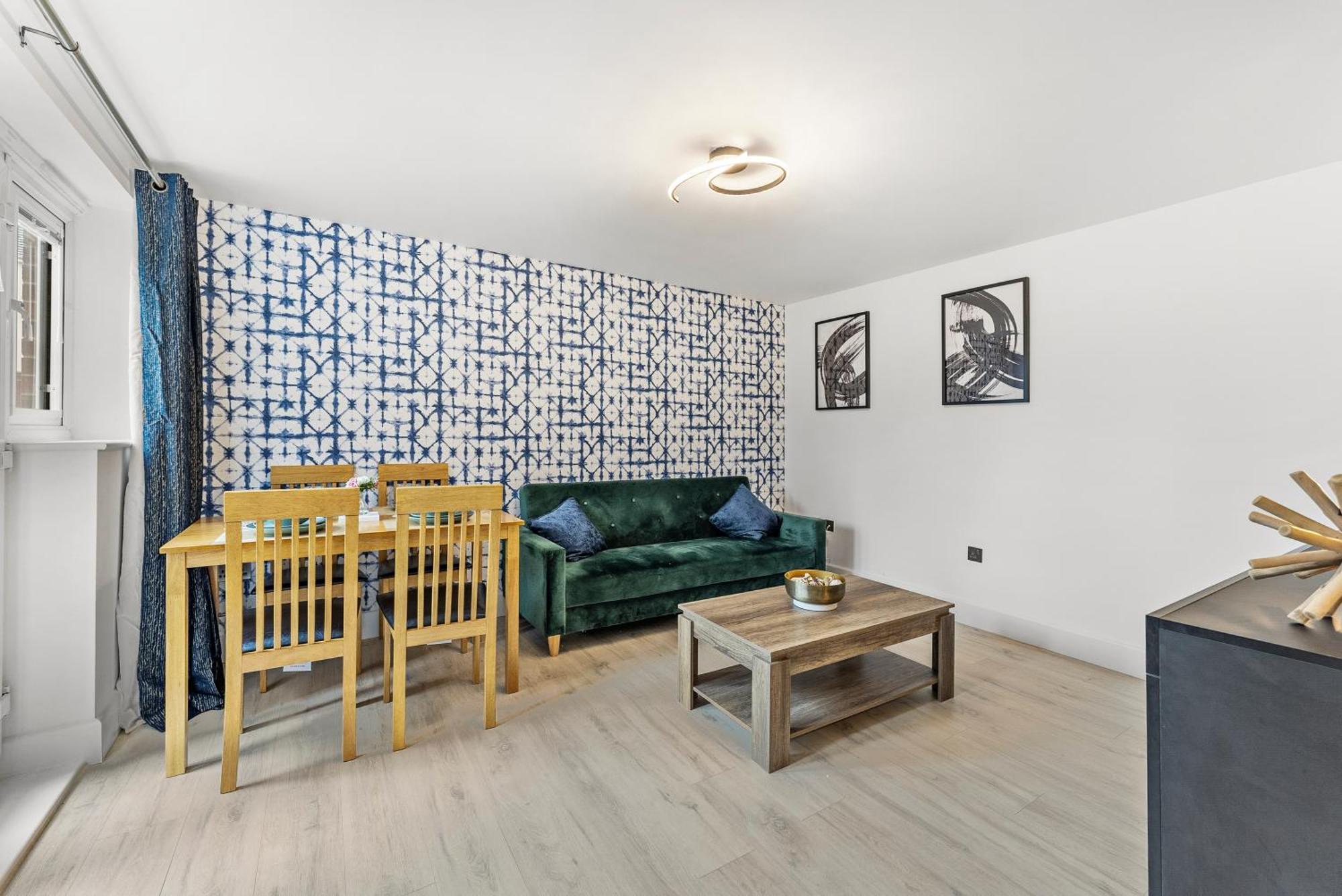 Stylish 2-bedroom Retreat In Apartment *