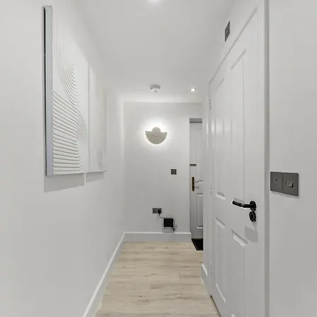 Stylish 2-Bedroom Retreat In Southampton Exterior photo