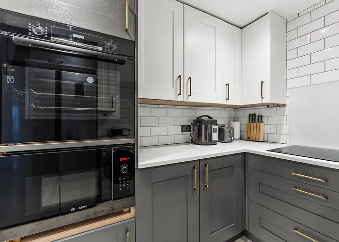Stylish 2-Bedroom Retreat In Southampton