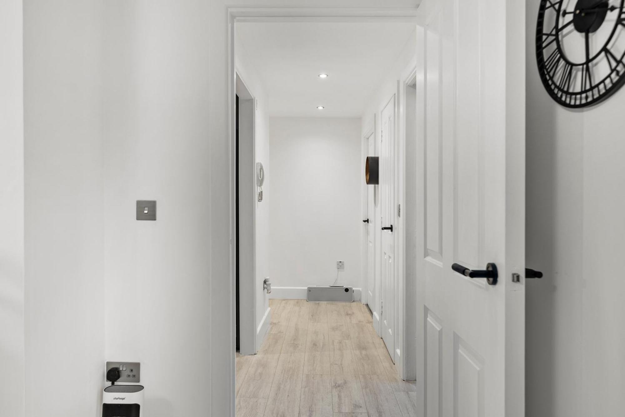 Stylish 2-bedroom Retreat In Apartment